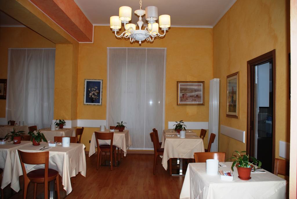 Hotel Boston Милан Экстерьер фото